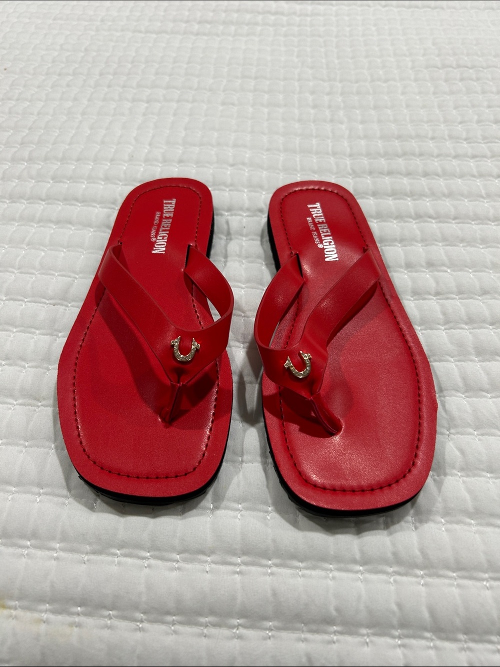True Religion Red Leather Flip Flop Sandals with Gold Horseshoe